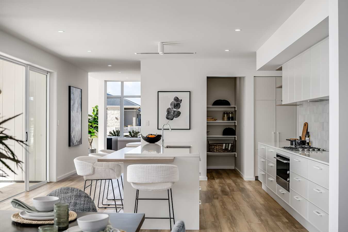 Balhannah Executive house design Kitchen in Contempo Style