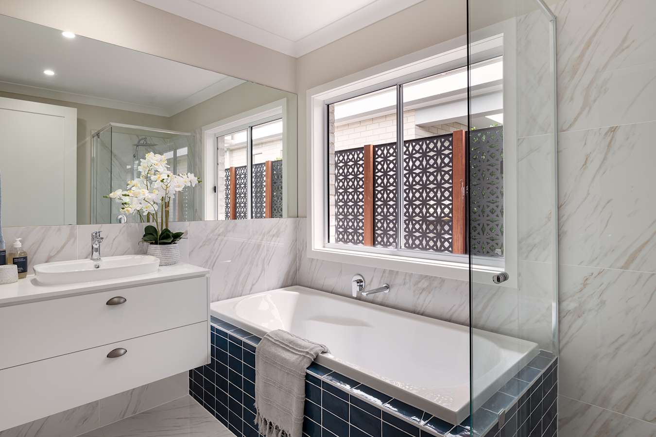 Merriton 25 house design Bathroom in classic style