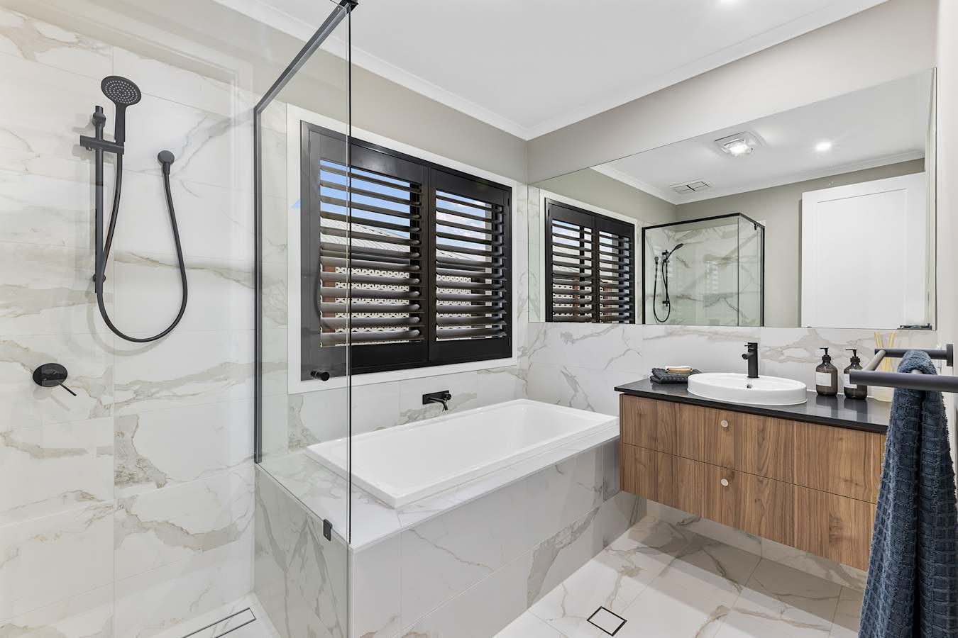 Windsor 25 house design bathroom in Urban Style