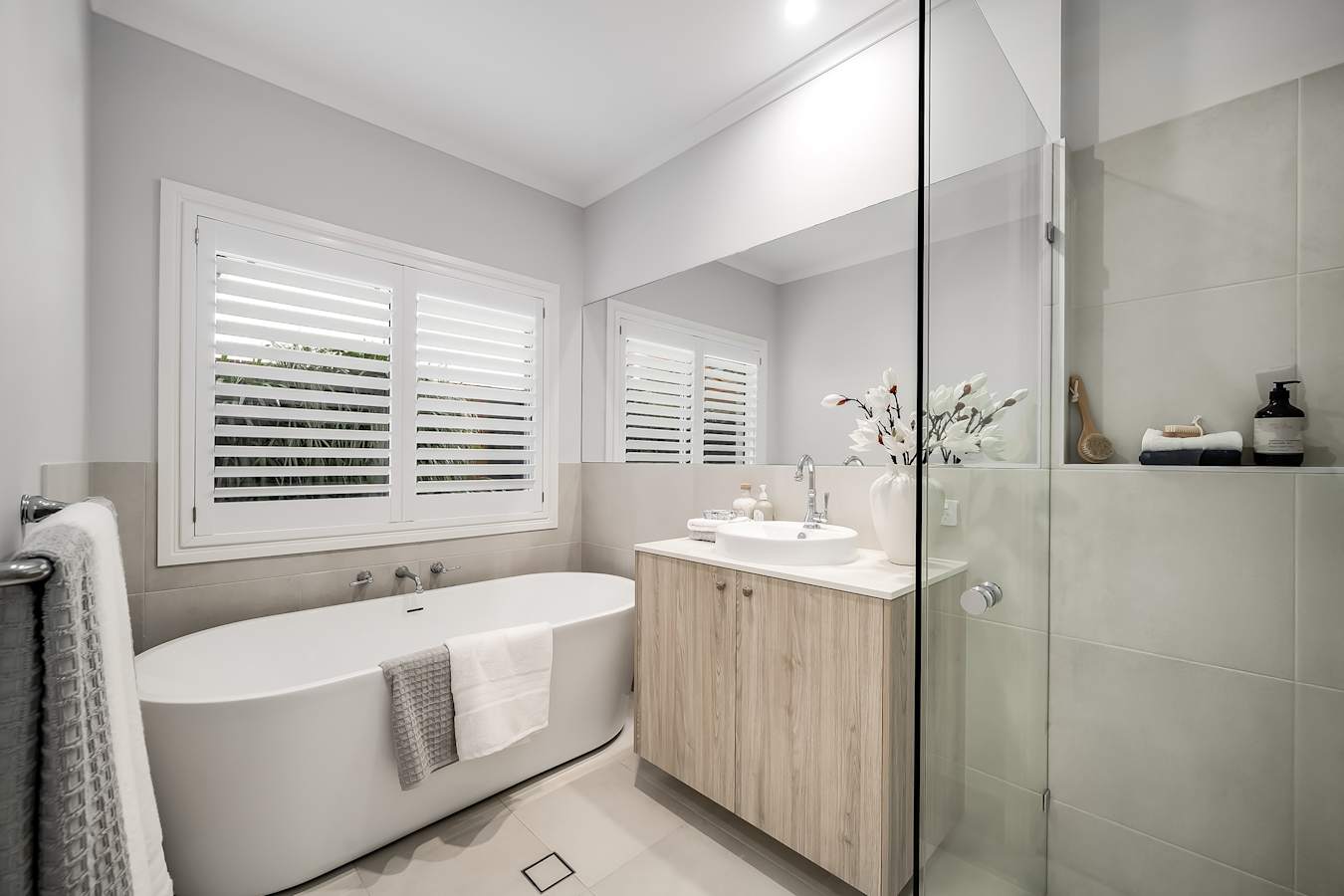 Dusk Four house deign bathroom in Classic style