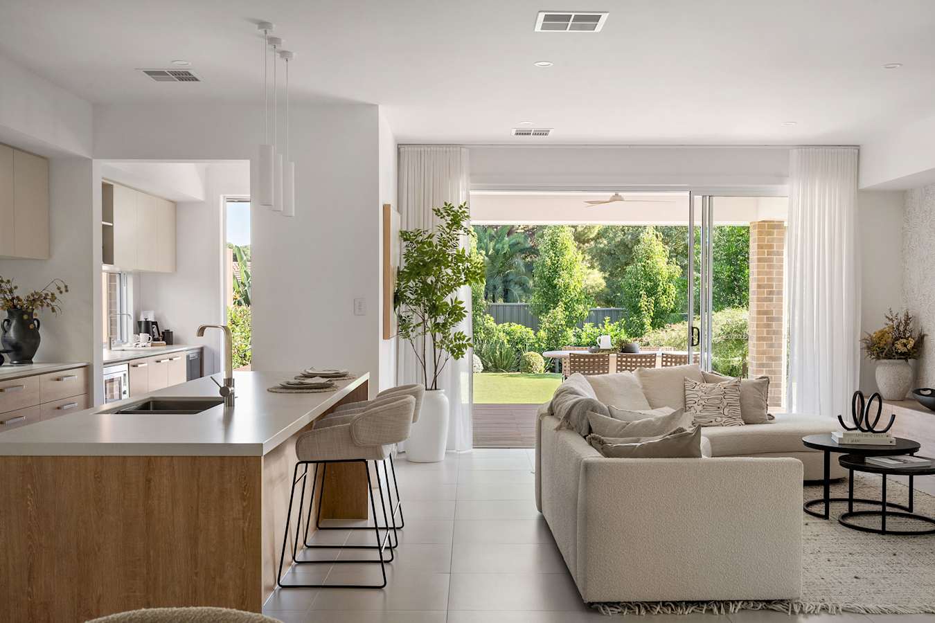 Oxford 25 house design living in Contempo style