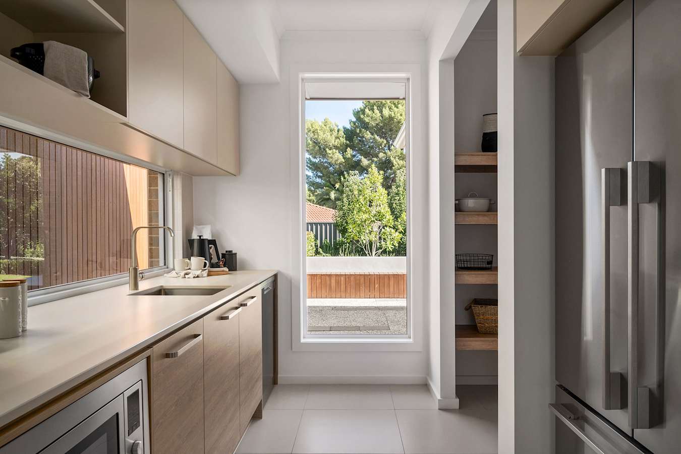 Oxford 25 house design butler's pantry in Contempo style