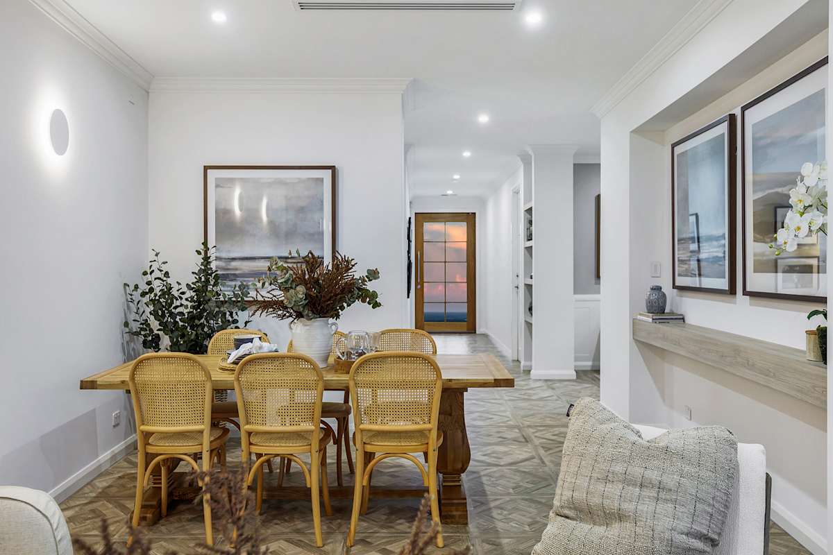Yallunda 31 house design dining in Classic style