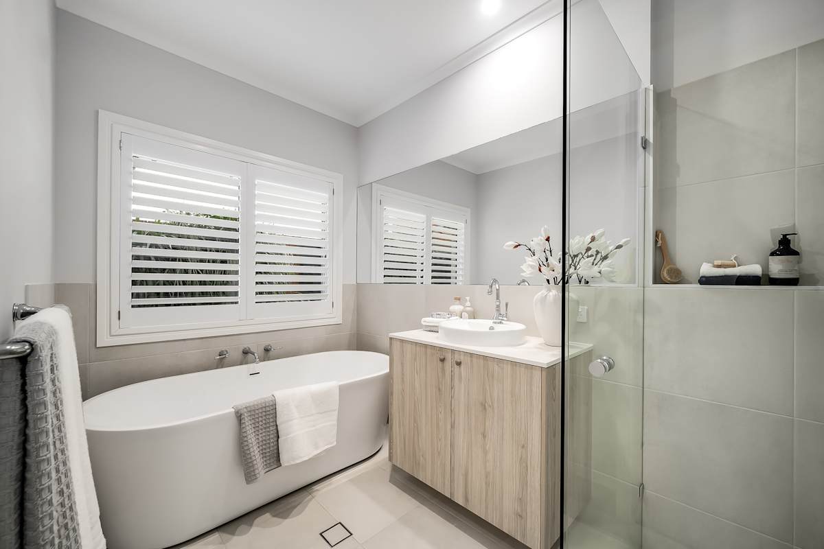 Dusk Four house deign bathroom in Classic style
