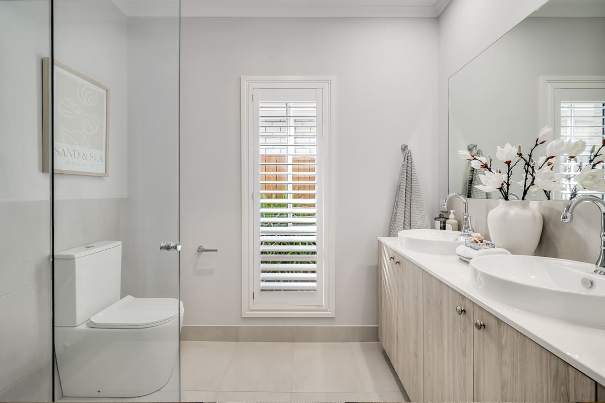 Dusk Four house deign ensuite in Classic style