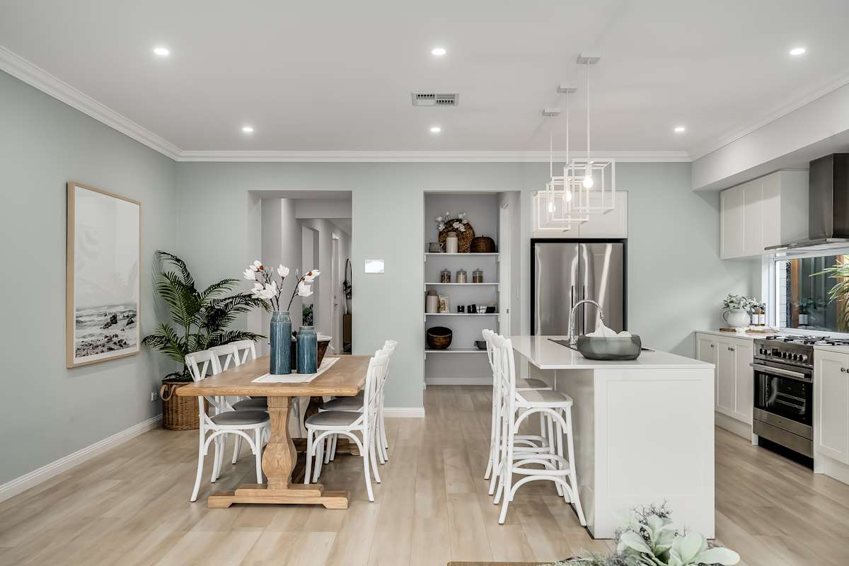 Dusk Four house deign dining in Classic style