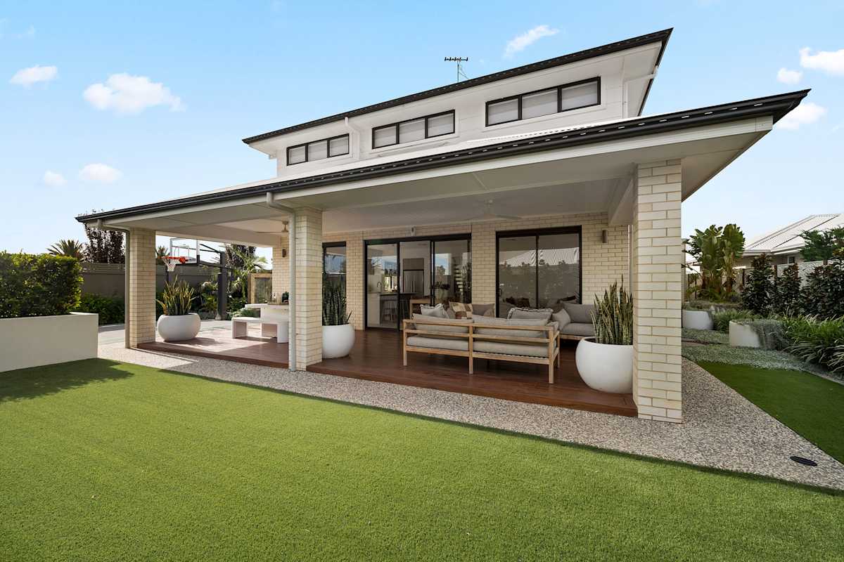 image upload c_limit,f_auto,w_1200 v1783571043 home-designs wayville displays wayville-35-home-design-rear