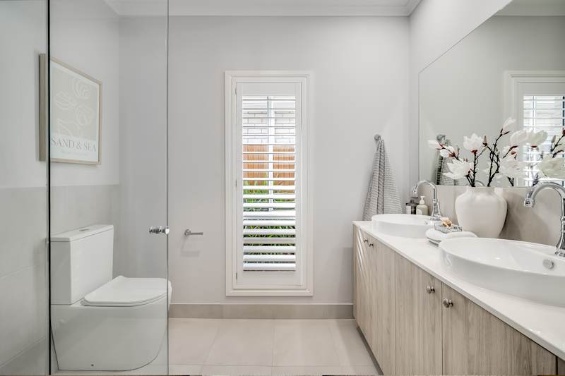 Dusk Four house deign ensuite in Classic style