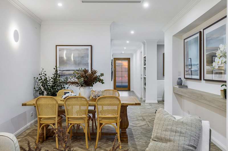Leabrook 31 house design dining in Classic style