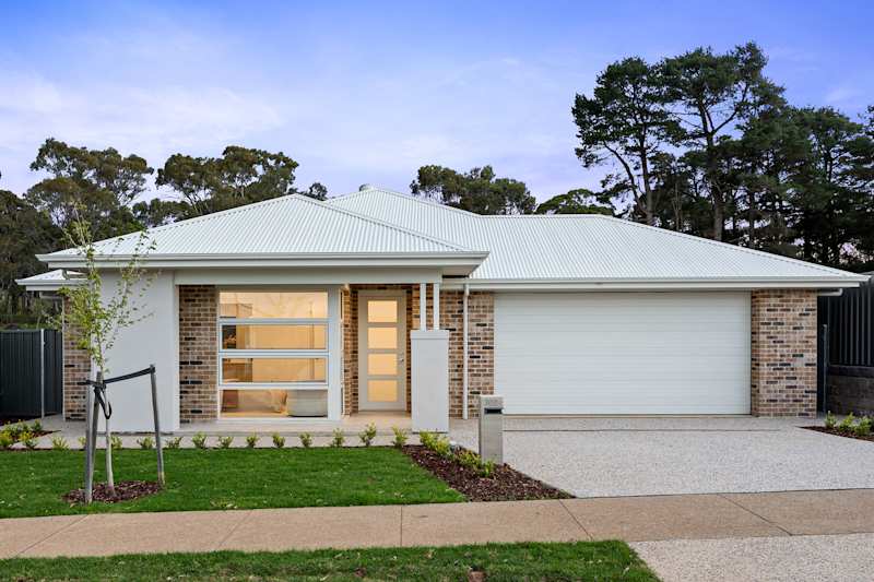 image upload c_limit,f_auto,w_800 v1792627178 complete-by-weeks internal-images 107-aston-parade 107-aston-parade-mount-barker-facade